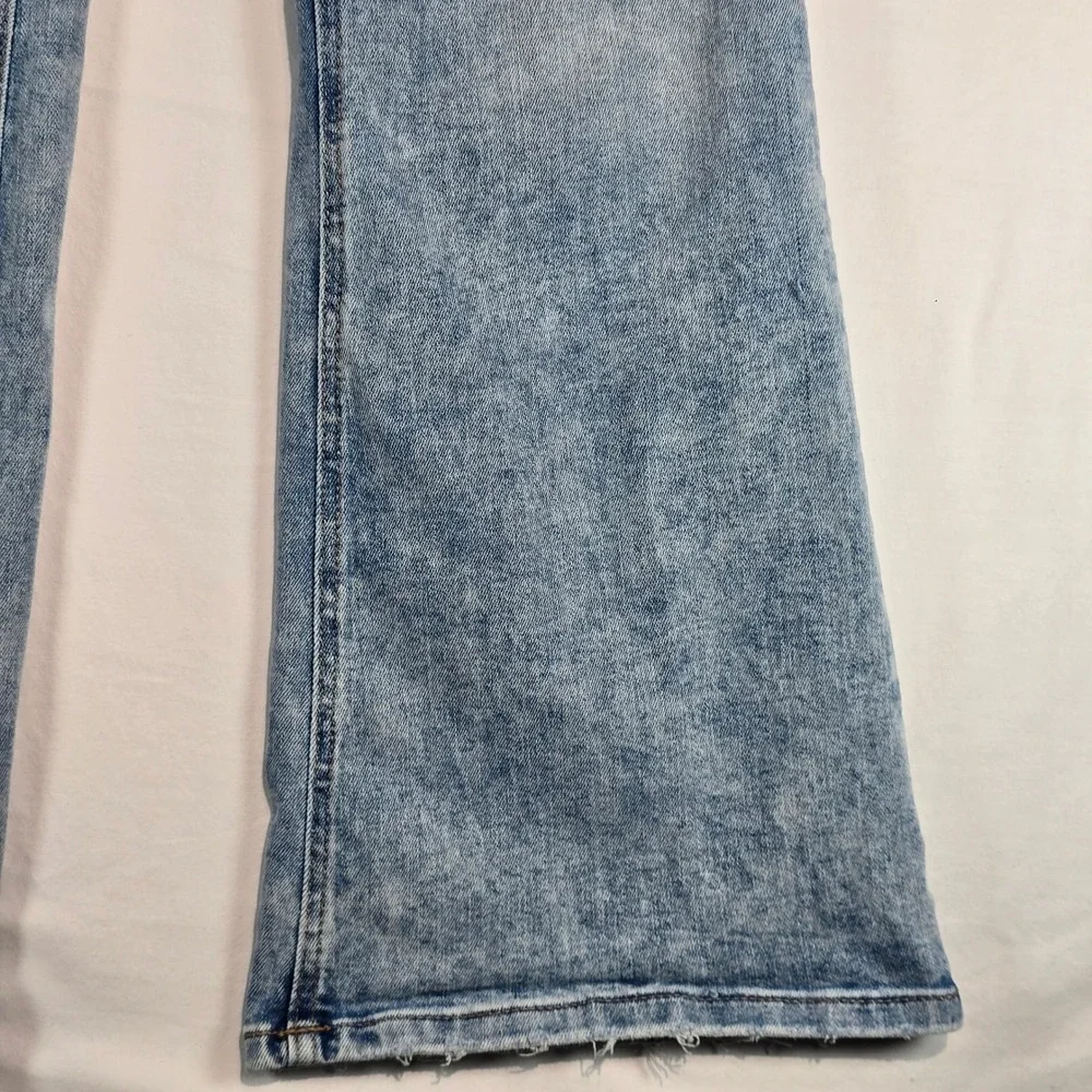 Edgely High Rise Flare‎ Jeans Light Wash Acid Denim Size 12 Short 751408